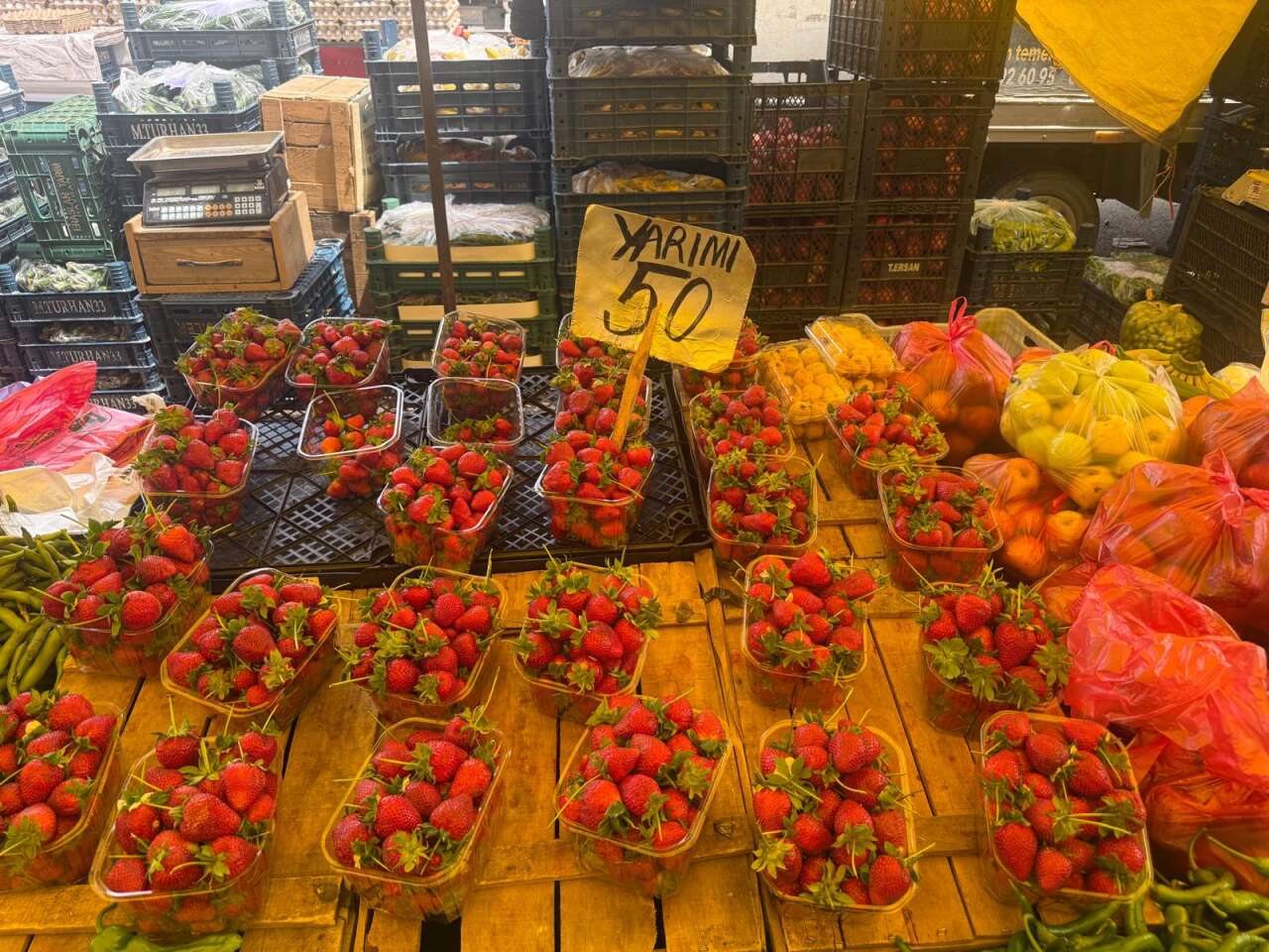 Konya pazarlarında etiket şaşkınlığı! Çoğu yarım yarım satılıyor 1